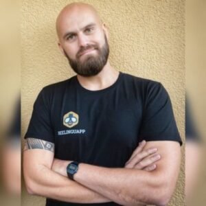 Who is the Founder of Beelinguapp?